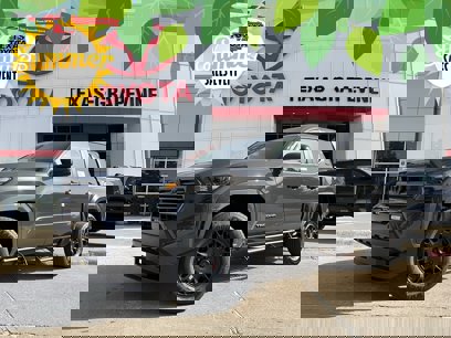 New 2025 Toyota Tacoma SR5