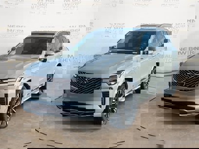 New 2025 Volvo XC90 B5 Plus w/ Protection Package Premier