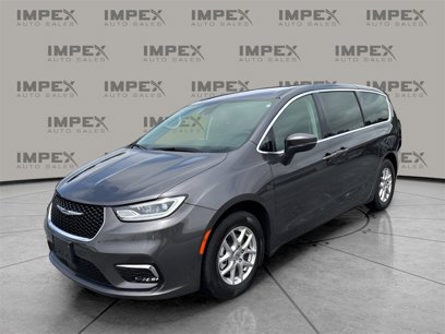 Used 2023 Chrysler Pacifica Touring-L