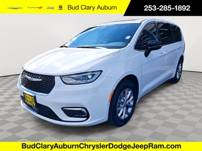 New 2025 Chrysler Pacifica Select