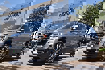 Used 2023 GMC Acadia SLE w/ Driver Convenience Package