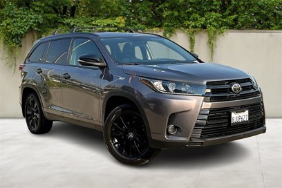 Used 2019 Toyota Highlander SE