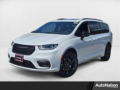 New 2025 Chrysler Pacifica Limited