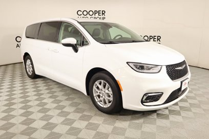Used 2023 Chrysler Pacifica Touring-L