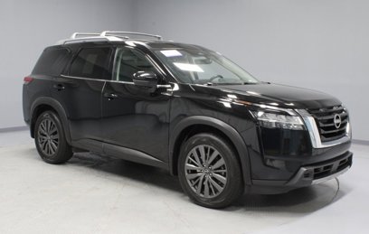 Used 2023 Nissan Pathfinder SL