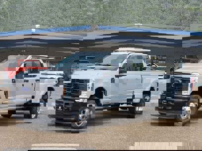 New 2025 Ford F350 4x4 Crew Cab DRW Super Duty