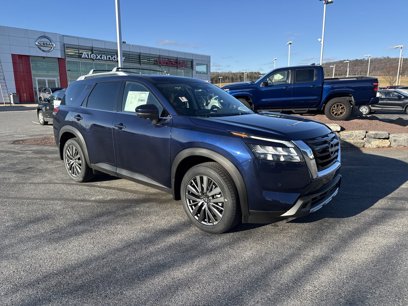 New 2025 Nissan Pathfinder SL w/ SL Premium Package