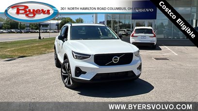 New 2025 Volvo XC40 B5 Plus w/ Climate Package