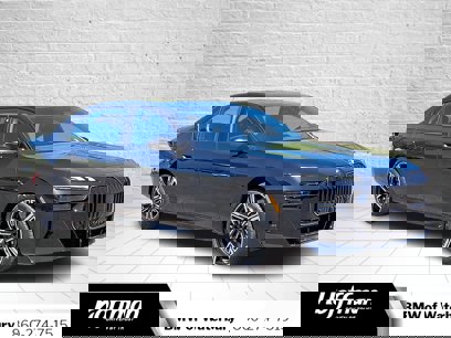 New 2025 BMW 760i xDrive w/ Luxury Rear Seating Package