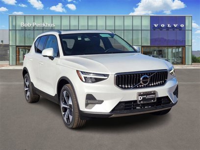 New 2025 Volvo XC40 B5 Core w/ Protection Package Premier