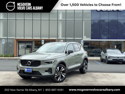 New 2025 Volvo XC40 B5 Plus w/ Protection Package Premier