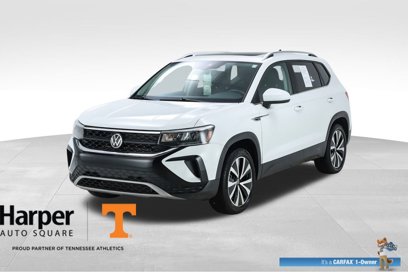 Used 2023 Volkswagen Taos SE w/ Panoramic Sunroof Package