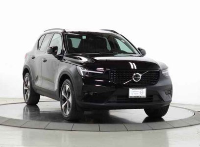 Certified 2025 Volvo XC40 B5 Plus w/ Protection Package Premier