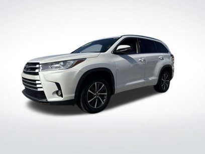 Used 2017 Toyota Highlander SE