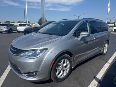 Used 2018 Chrysler Pacifica Touring-L w/ Tire & Wheel Group