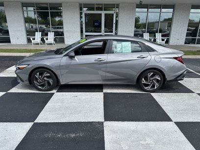 Used 2024 Hyundai Elantra SEL w/ Convenience Package
