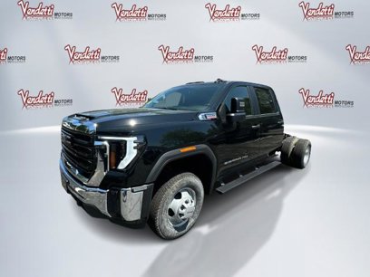 New 2025 GMC Sierra 3500 Pro w/ Convenience Package