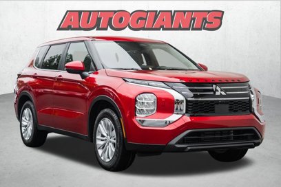 New 2025 Mitsubishi Outlander ES