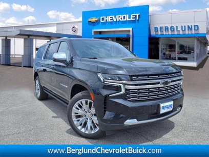 Used 2023 Chevrolet Suburban Premier w/ Premium Package 2