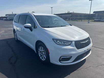 Used 2023 Chrysler Pacifica Touring-L