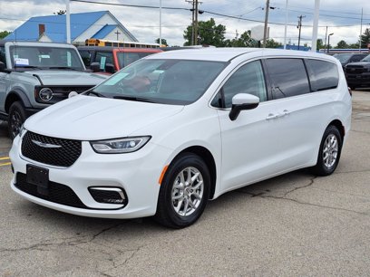 Used 2023 Chrysler Pacifica Touring-L