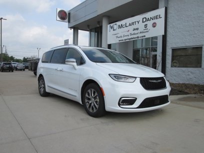 New 2024 Chrysler Pacifica Pinnacle