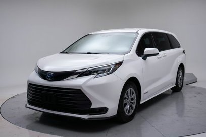 Used 2021 Toyota Sienna LE