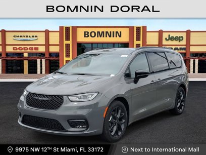 New 2025 Chrysler Pacifica Limited
