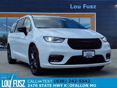 New 2025 Chrysler Pacifica Limited