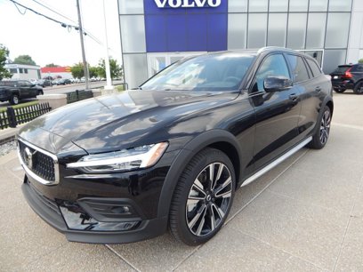 New 2025 Volvo V60 B5 Cross Country Ultra w/ Protection Package Premier