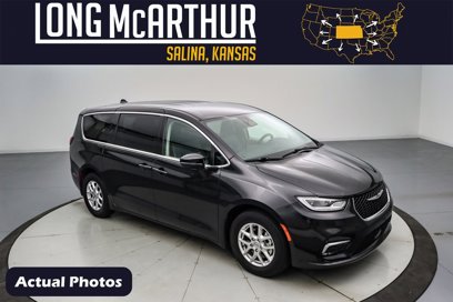 Used 2023 Chrysler Pacifica Touring-L