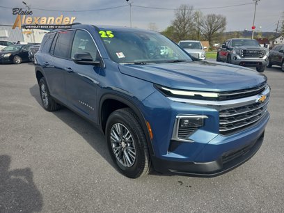 New 2025 Chevrolet Traverse LT