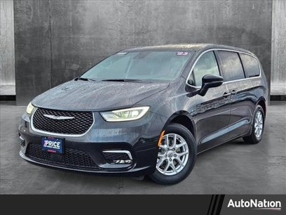 Used 2023 Chrysler Pacifica Touring-L