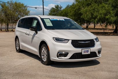 Used 2024 Chrysler Pacifica Touring-L