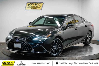 Certified 2022 Lexus ES 300h w/ Premium Package
