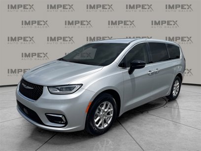 Used 2024 Chrysler Pacifica Touring-L
