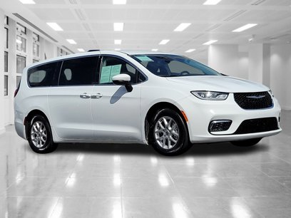 Used 2023 Chrysler Pacifica Touring-L