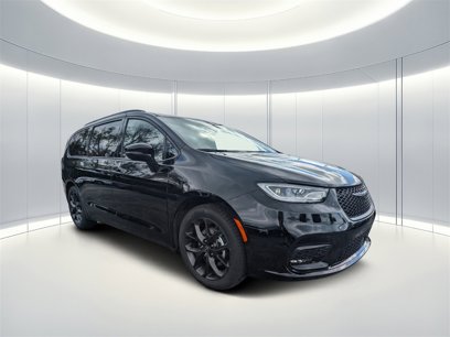 New 2025 Chrysler Pacifica Limited