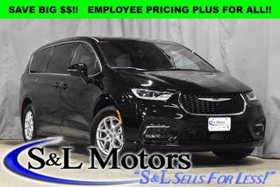 New 2025 Chrysler Pacifica Select
