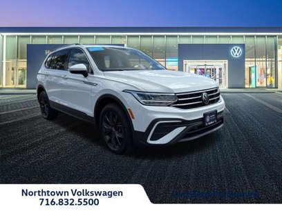 Used 2024 Volkswagen Tiguan SE w/ Panoramic Sunroof Package
