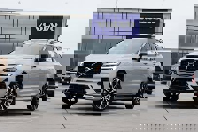 New 2025 Volvo XC60 B5 Core w/ Climate Package