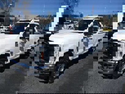 New 2025 Ford F250 XL w/ XL Chrome Package