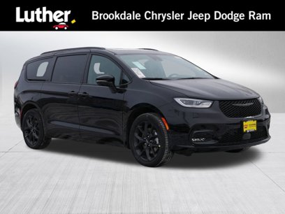 New 2025 Chrysler Pacifica Limited