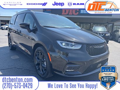 Used 2024 Chrysler Pacifica Limited w/ S Appearance Package