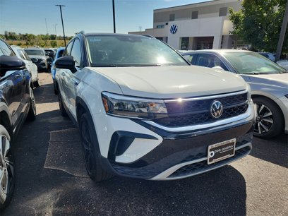 Used 2023 Volkswagen Taos SE w/ Panoramic Sunroof Package