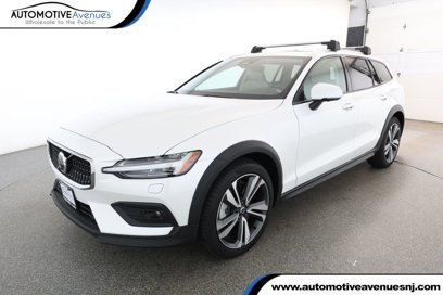 Used 2025 Volvo V60 B5 Cross Country Plus w/ Protection Package Premier