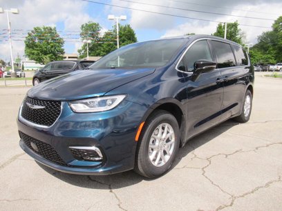 New 2025 Chrysler Pacifica Select