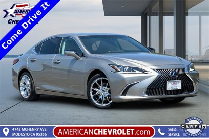 Used 2020 Lexus ES 300h w/ Accessory Package 2