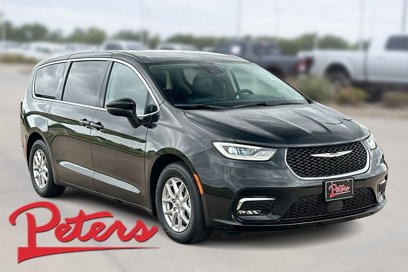 Used 2023 Chrysler Pacifica Touring-L