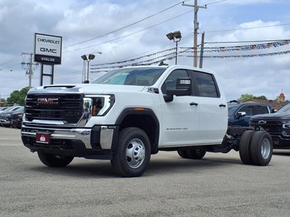 New 2025 GMC Sierra 3500 Pro w/ Convenience Package